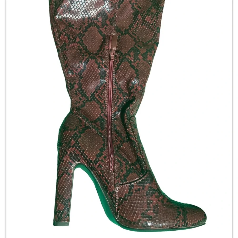 JustFab Jesyna - E Women’s Size 8 Burgundy Faux Snakeskin Thigh High Boots
